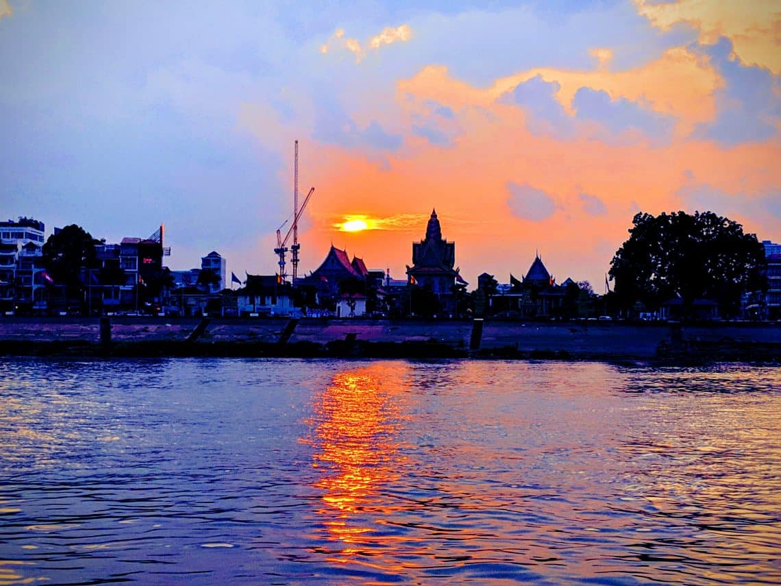 Travelling in Cambodia itinerary sunset cruise Phnom Penh
